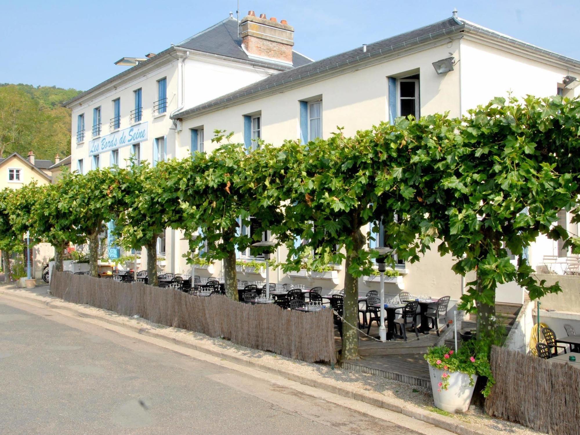 Logis Hotel & Restaurant - Les Bords De Seine La Roche-Guyon Exterior foto