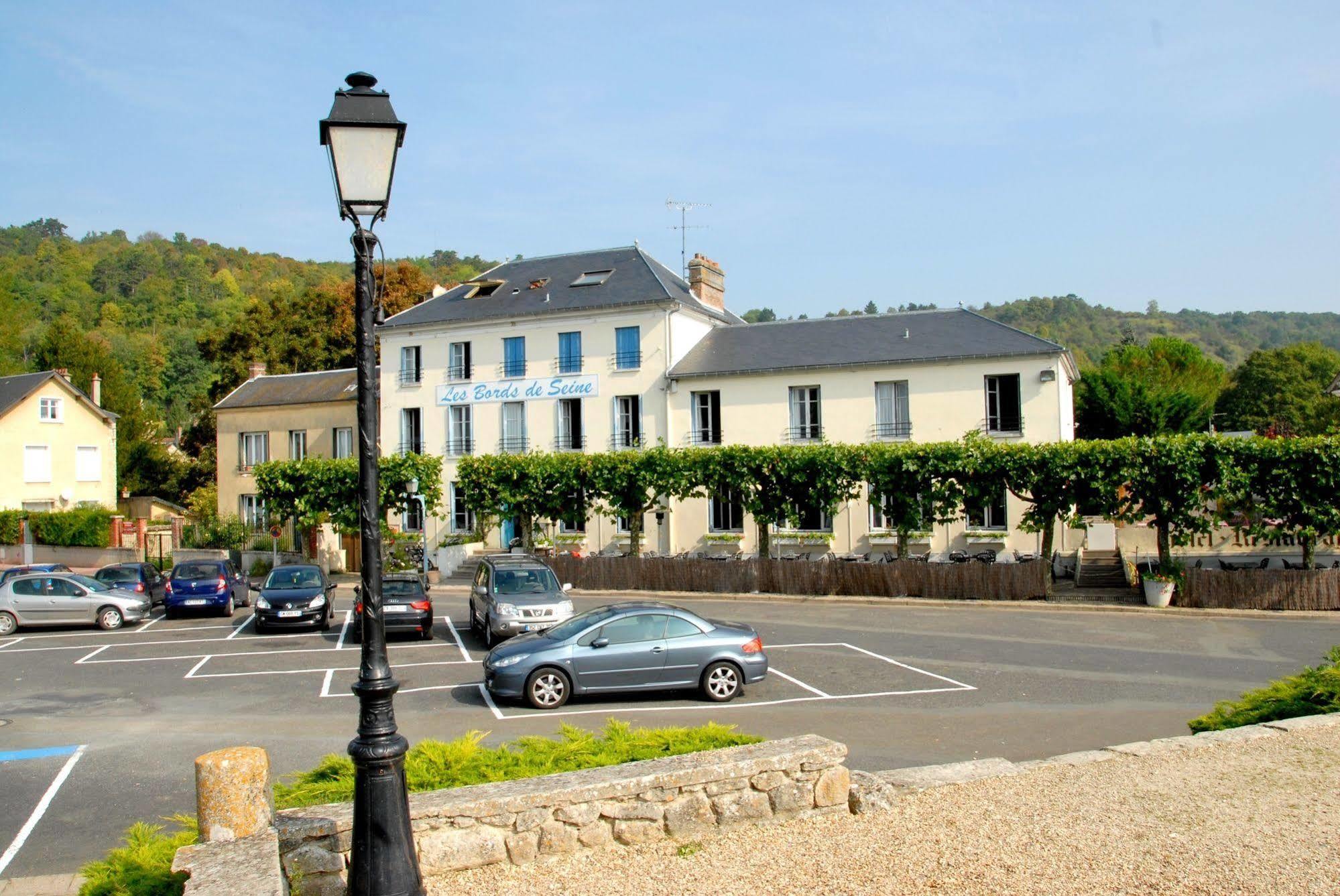 Logis Hotel & Restaurant - Les Bords De Seine La Roche-Guyon Exterior foto